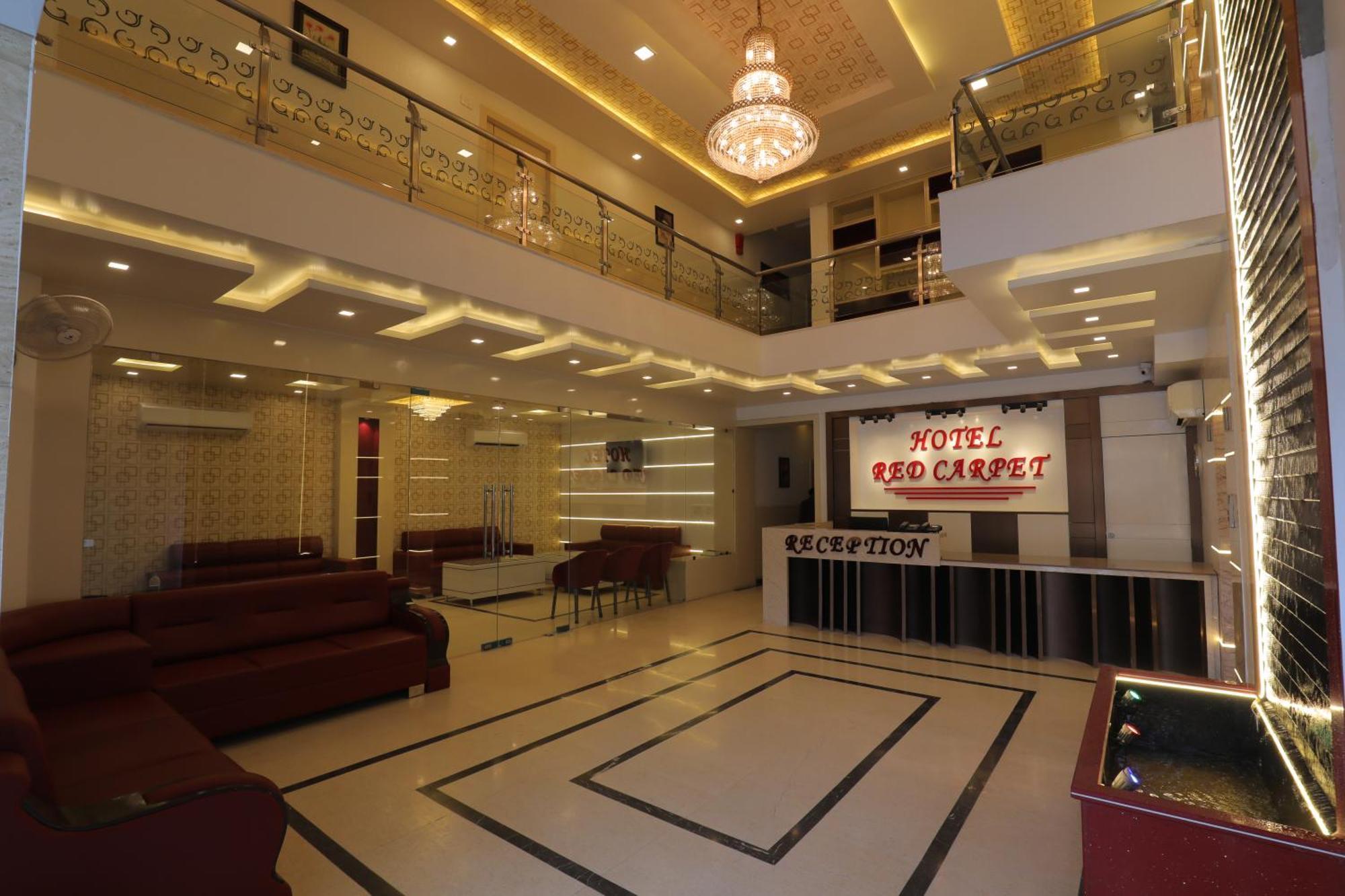 Hotel Red Carpet Tājganj Eksteriør billede
