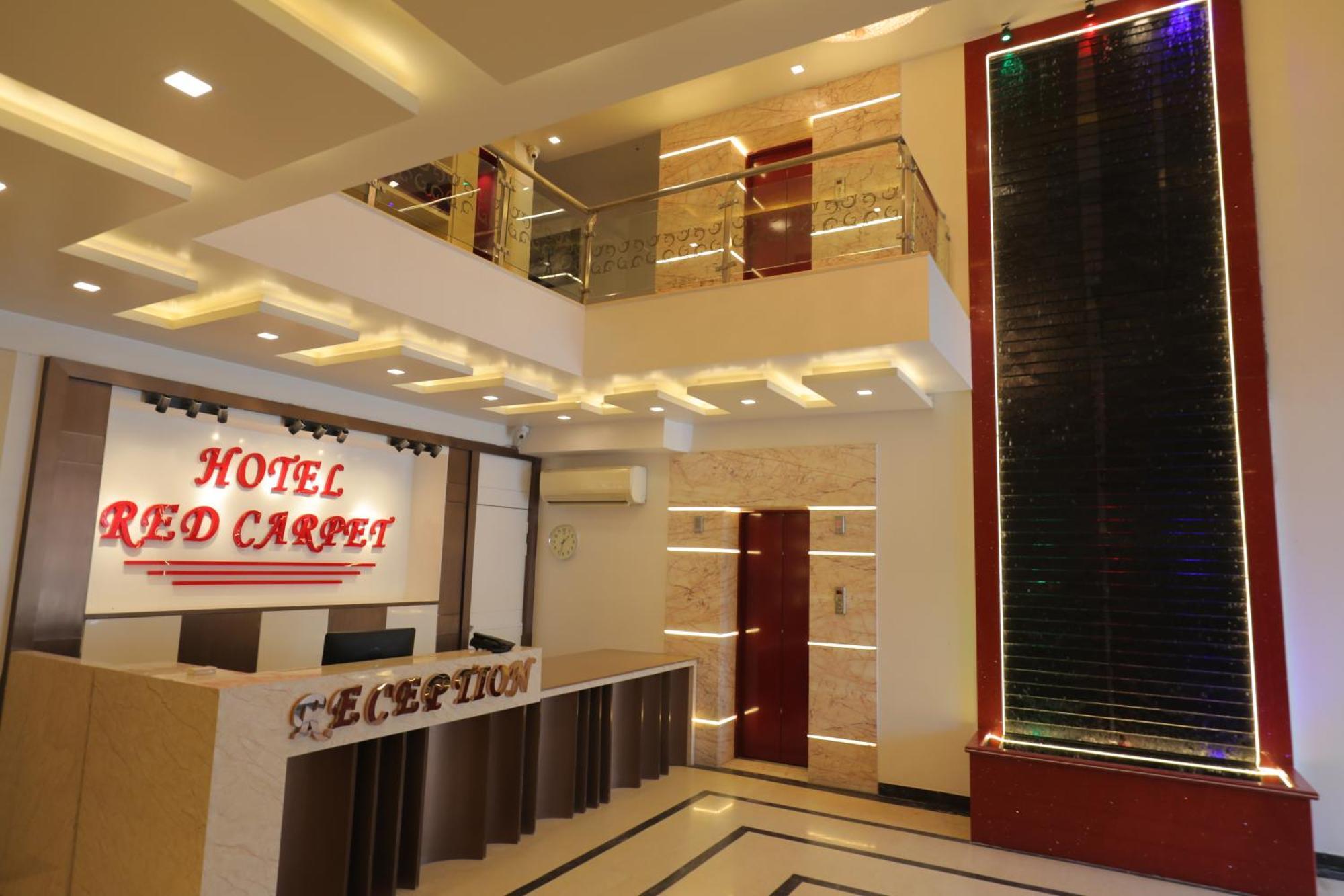 Hotel Red Carpet Tājganj Eksteriør billede