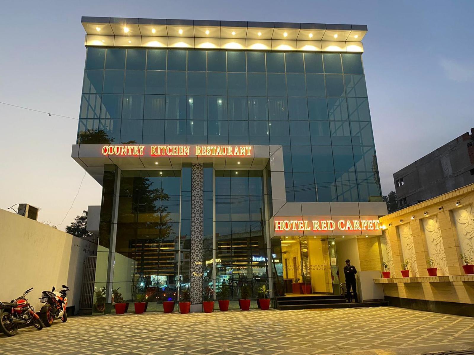 Hotel Red Carpet Tājganj Eksteriør billede